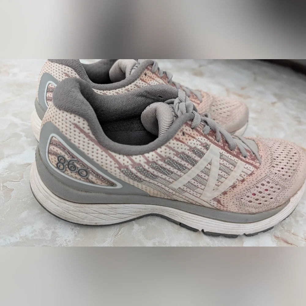 New Balance 860 Women's Runing Shoes in Pink and Gray Size 10